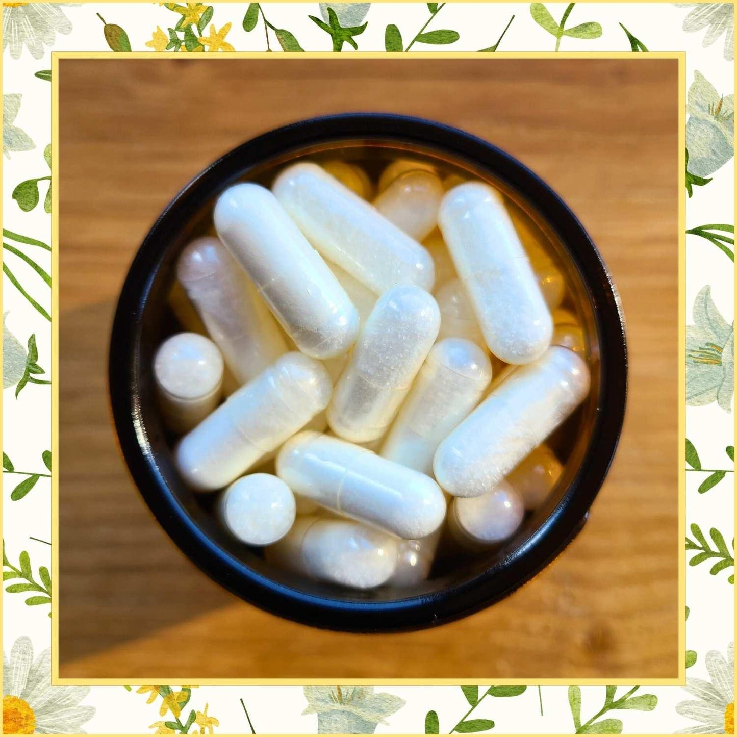 Kalium Kapseln in Glastiegel auf Holztisch | Naturstoff