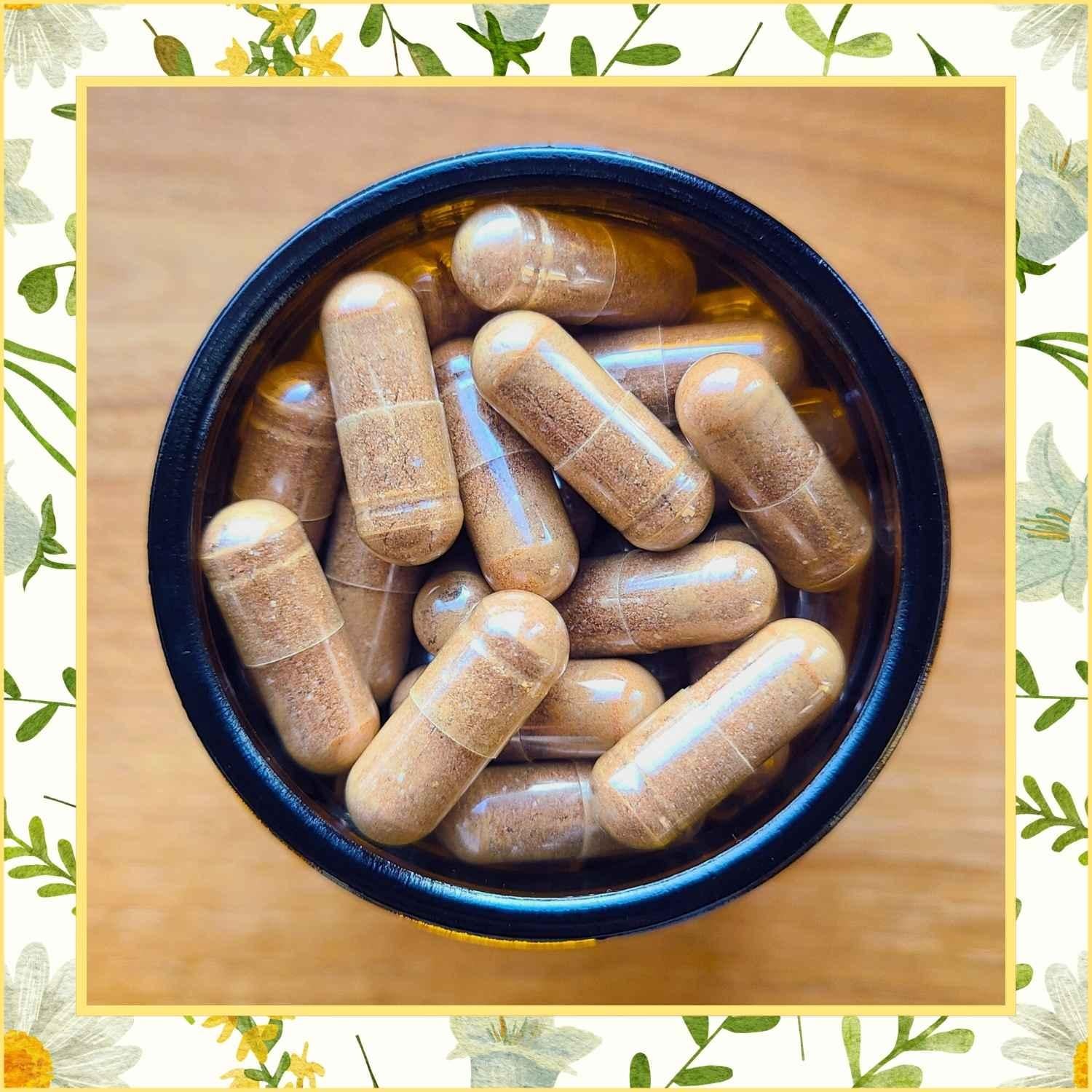 Leberwohl Kapseln auf Holztisch von Naturstoff