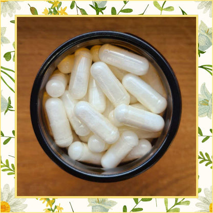 NAC Kapseln in Glastiegel auf Holztisch | Naturstoff